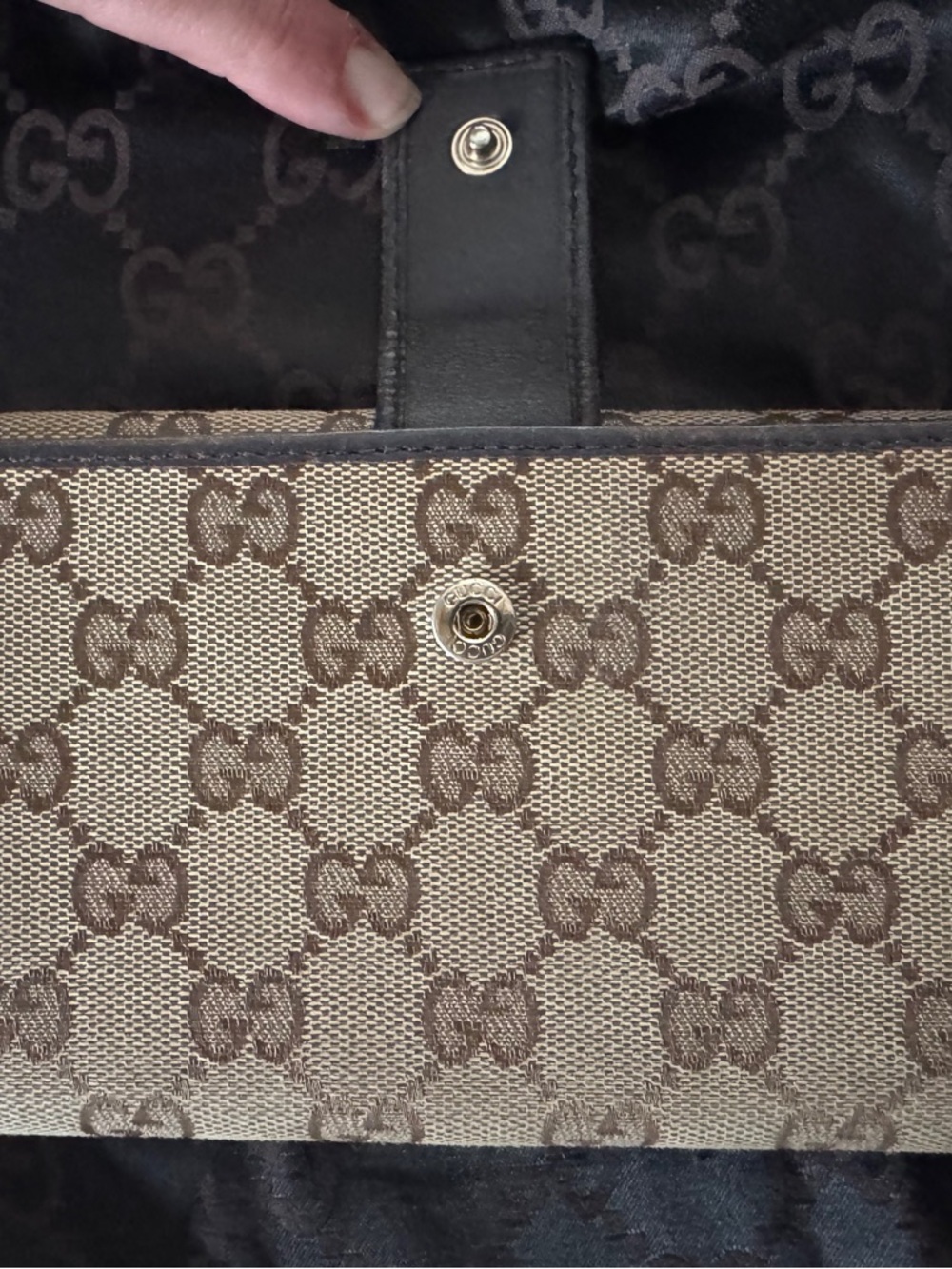 Authenticated GUCCI Brown and Beige Monogram Canvas Card Holder Hardware - Picture 10 of 16